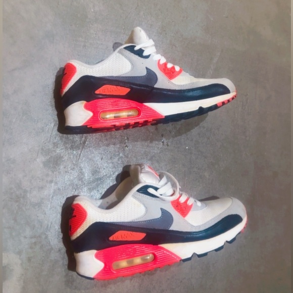 Nike Air Max 90 Gs 'Infrared's (Size 8.5 woman’s) - Picture 3 of 9
